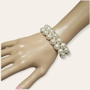 Vintage 1970s Faux Pearl Stretch Bracelet